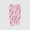 Baby: un sorriso con i pantaloni sportivi Disney