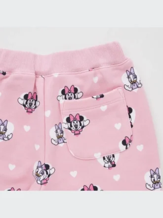 Baby: un sorriso con i pantaloni sportivi Disney
