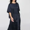 Camicetta corta oversize in raso da donna | Maniche a tre quarti Camicetta corta oversize in raso da donna | Maniche a tre quarti
