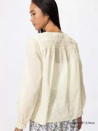 Camicette da donna in cotone leggero con arricciature Camicette da donna in cotone leggero con arricciature