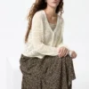 Cardigan da donna con collo a V lavorato all’uncinetto Cardigan da donna con collo a V lavorato all’uncinetto