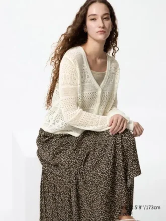 Cardigan da donna con collo a V lavorato all’uncinetto Cardigan da donna con collo a V lavorato all’uncinetto