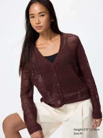 Cardigan da donna con collo a V lavorato all’uncinetto