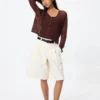 Cardigan da donna con collo a V lavorato all’uncinetto Cardigan da donna con collo a V lavorato all’uncinetto