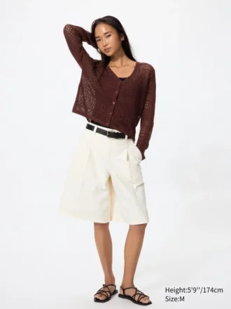 Cardigan da donna con collo a V lavorato all’uncinetto Cardigan da donna con collo a V lavorato all’uncinetto