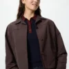 Giacca corta da donna con collo aperto in pantaloncini
