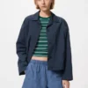 Giacca corta da donna con collo aperto in pantaloncini Giacca corta da donna con collo aperto in pantaloncini