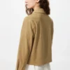 Giacca corta da donna in tessuto morbido spazzolato in pantaloncini Giacca corta da donna in tessuto morbido spazzolato in pantaloncini