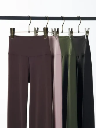 Leggings svasati da donna Ultra Stretch AIRism con protezione UV Leggings svasati da donna Ultra Stretch AIRism con protezione UV