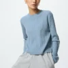 Maglione da donna con mini trecce Maglione da donna con mini trecce