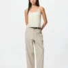 Pantaloni affusolati da donna in misto lino e cotone Pantaloni affusolati da donna in misto lino e cotone