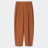 Pantaloni da donna in misto lino a zampa d’elefante Pantaloni da donna in misto lino a zampa d’elefante