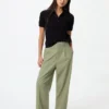 Pantaloni larghi a pieghe da donna Pantaloni larghi a pieghe da donna
