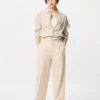 Pantaloni larghi a pieghe da donna Pantaloni larghi a pieghe da donna