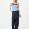 Pantaloni larghi a pieghe da donna Pantaloni larghi a pieghe da donna