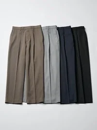 Pantaloni unisex a zampa larga con pieghe Pantaloni unisex a zampa larga con pieghe