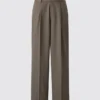 Pantaloni unisex a zampa larga con pieghe Pantaloni unisex a zampa larga con pieghe