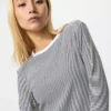 T-shirt da donna a costine morbide | A righe T-shirt da donna a costine morbide | A righe