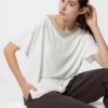 T-shirt da donna AIRism con scollo a V e vestibilità comoda | 2 Way T-shirt da donna AIRism con scollo a V e vestibilità comoda | 2 Way