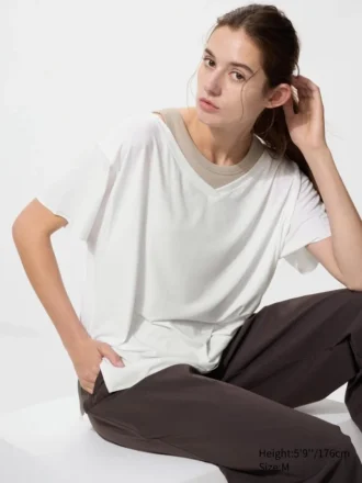 T-shirt da donna AIRism con scollo a V e vestibilità comoda | 2 Way