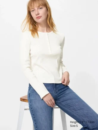 T-shirt da donna con collo Henley a costine