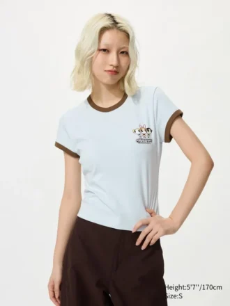 T-shirt grafica da donna con personaggi allegri UT