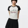 T-shirt grafica da donna con personaggi allegri UT