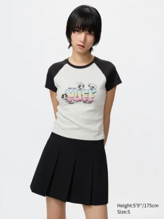 T-shirt grafica da donna con personaggi allegri UT
