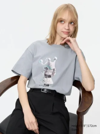 T-shirt grafica Pop Mart Ut da donna