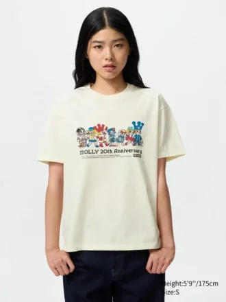 T-shirt grafica Pop Mart Ut da donna