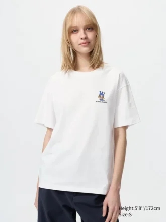 T-shirt grafica Pop Mart Ut da donna