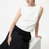 T-shirt senza maniche da donna con collo a barchetta e arricciature T-shirt senza maniche da donna con collo a barchetta e arricciature