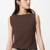 T-shirt senza maniche da donna con collo a barchetta e arricciature T-shirt senza maniche da donna con collo a barchetta e arricciature