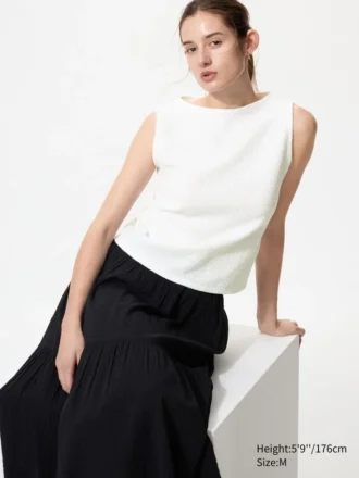T-shirt senza maniche da donna con collo a barchetta e arricciature