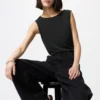 T-shirt senza maniche da donna in jersey crepe con scollo a barchetta T-shirt senza maniche da donna in jersey crepe con scollo a barchetta