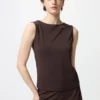 T-shirt senza maniche da donna in jersey crepe con scollo a barchetta T-shirt senza maniche da donna in jersey crepe con scollo a barchetta