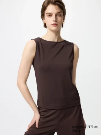 T-shirt senza maniche da donna in jersey crepe con scollo a barchetta