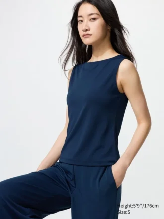 T-shirt senza maniche da donna in jersey crepe con scollo a barchetta